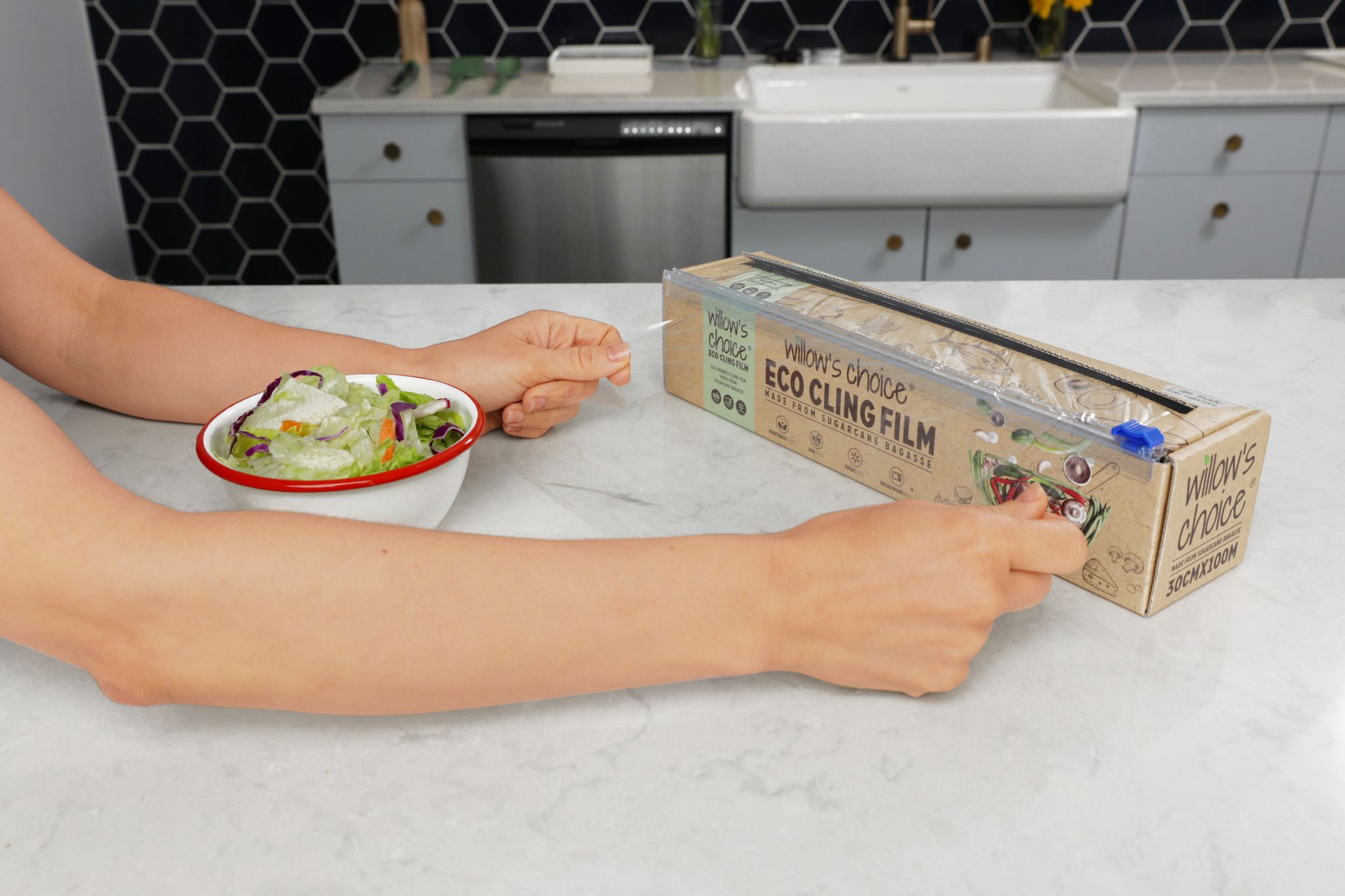 Eco Cling Film | Made from Sugarcane Plant Based Material | Vegan, Recyclable, BPA Free | Microwave Safe with Dispenser & Cutter (100m x 30cm)